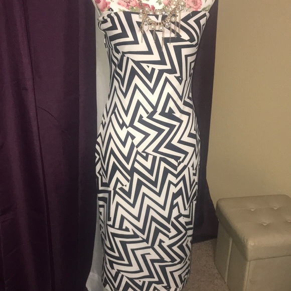 Dress - Picture 2 of 3